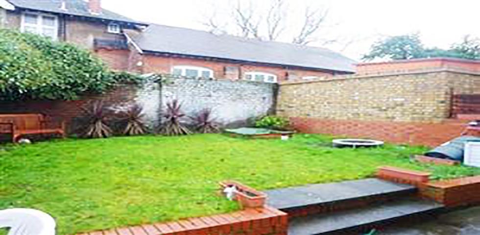 			PRIVATE GARDEN, 2 Bedroom, 1 bath, 1 reception Flat			 Heathfield Park, WILLESDEN GREEN